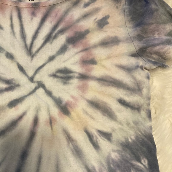 . 👚(bundle 4 items w/👚for $16) Tie dye T-shirt by SO - Picture 3 of 6